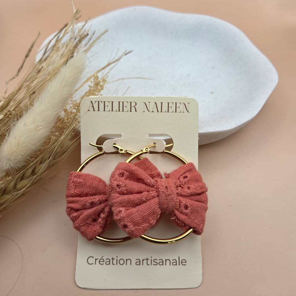 Boucle d'oreille noeud "hémérocalle" - Atelier Naleen
