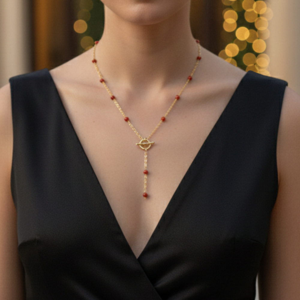 Collier en Y personnalisable Zoé, bijou élégant en pierres naturelles porté sur décolleté