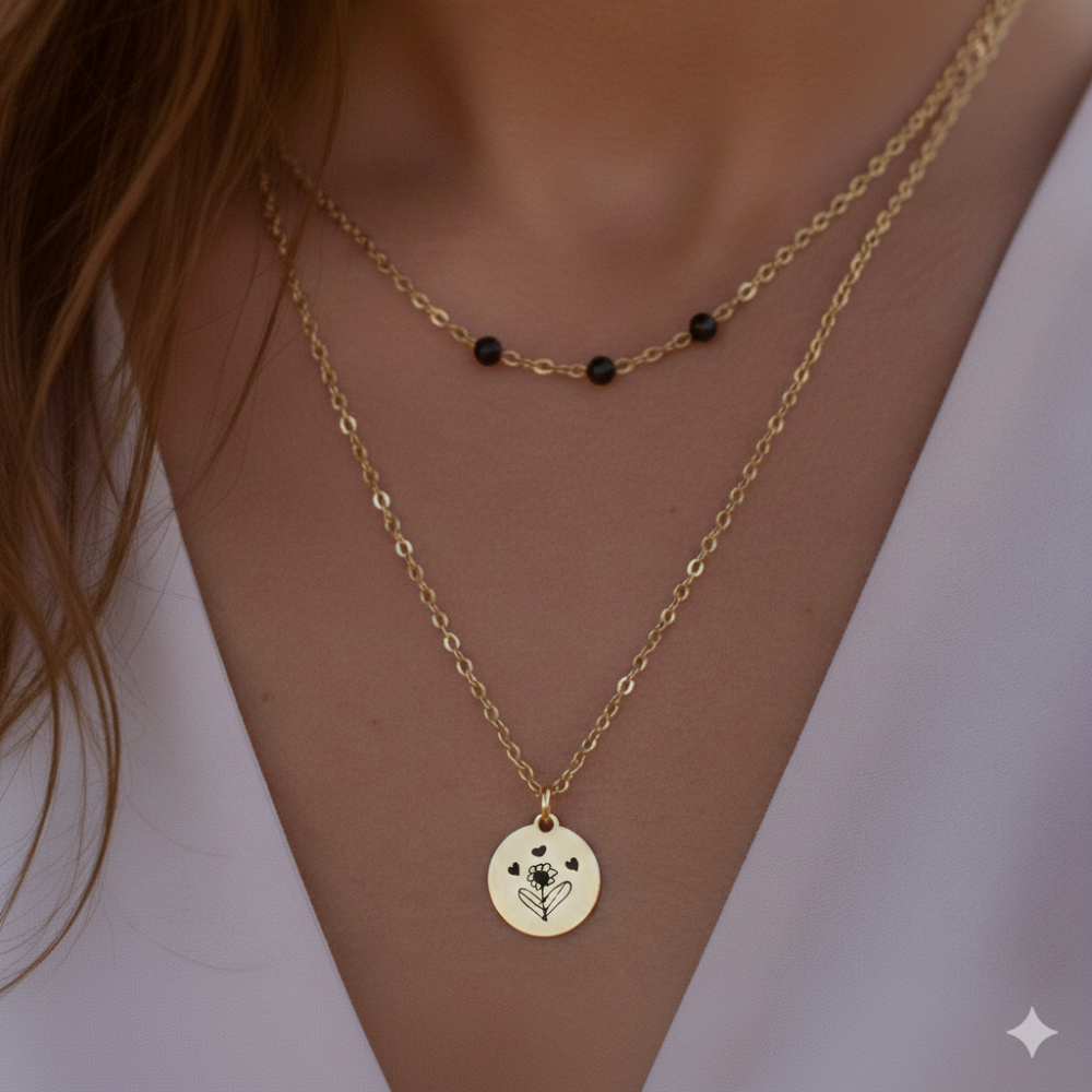 Détail du médaillon du collier Lila personnalisable avec gravure recto ou recto verso